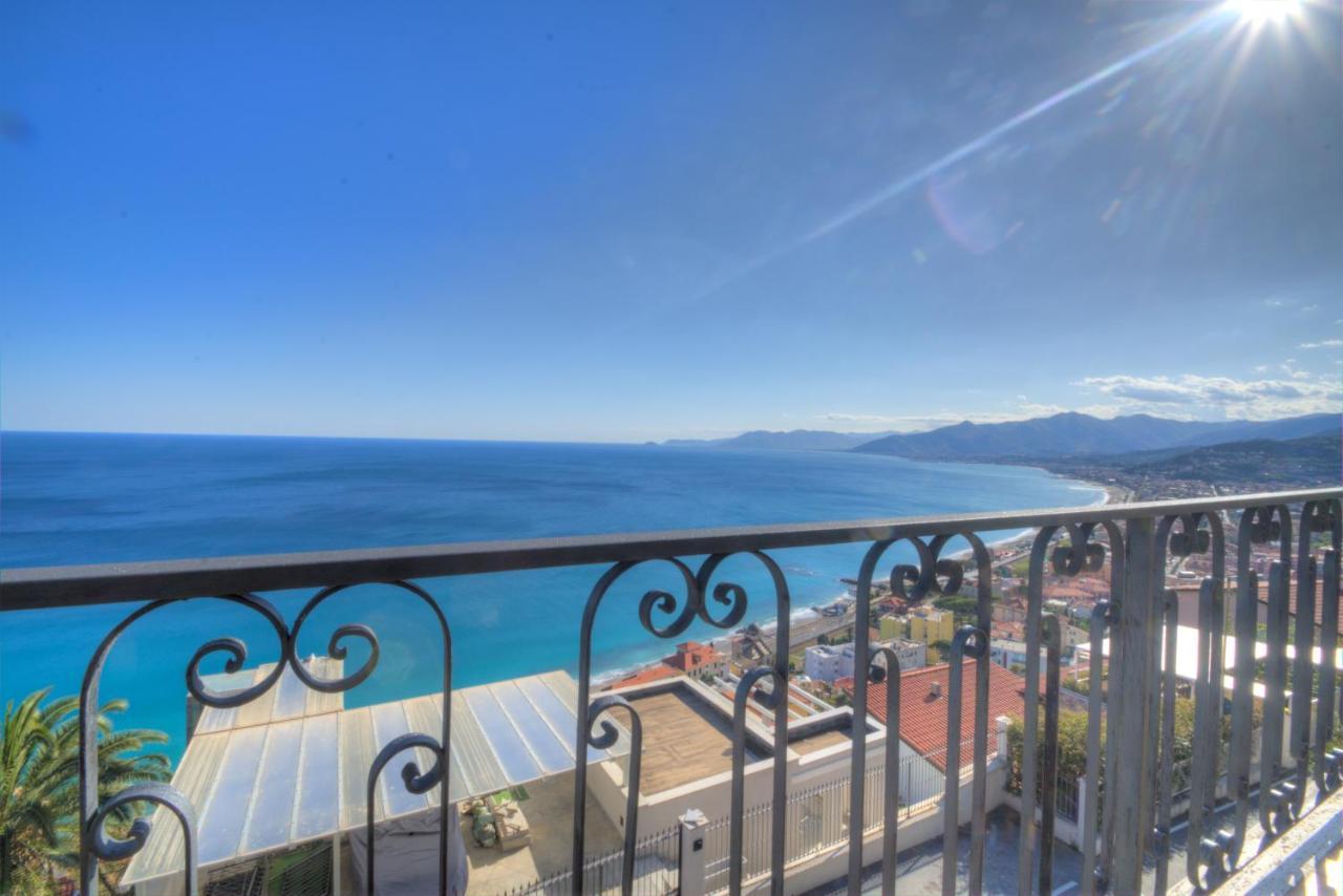 Villa Ischia Attico Sul Mare A Verezzi Borgio Verezzi Extérieur photo
